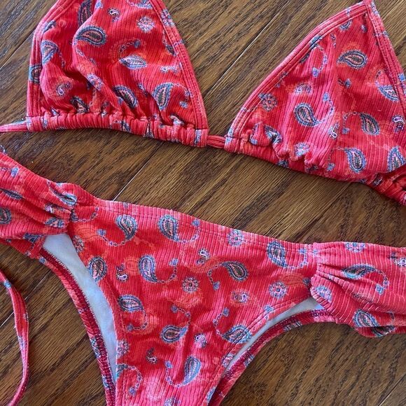 Red paisley print bikini - Picture 5 of 5